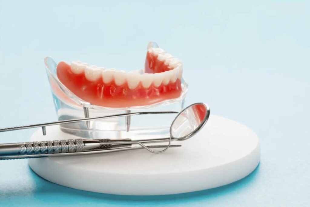 Dental denture, removable prosthetic teeth to replace missing teeth
